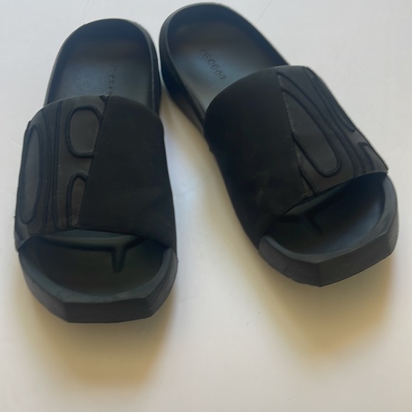 Nike Jordan Black Slip On Sandles, Size 7 - Picture 6 of 6